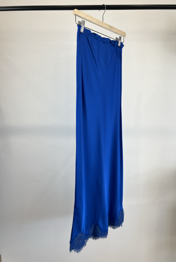 Gonna Sbieco Pink Memories in raso blu royal - immagine 4