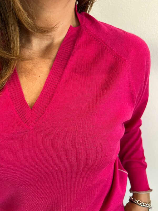 Maglia scollo a V  Over BASIC WHO*S WHO    NERA e FUCSIA - immagine 15
