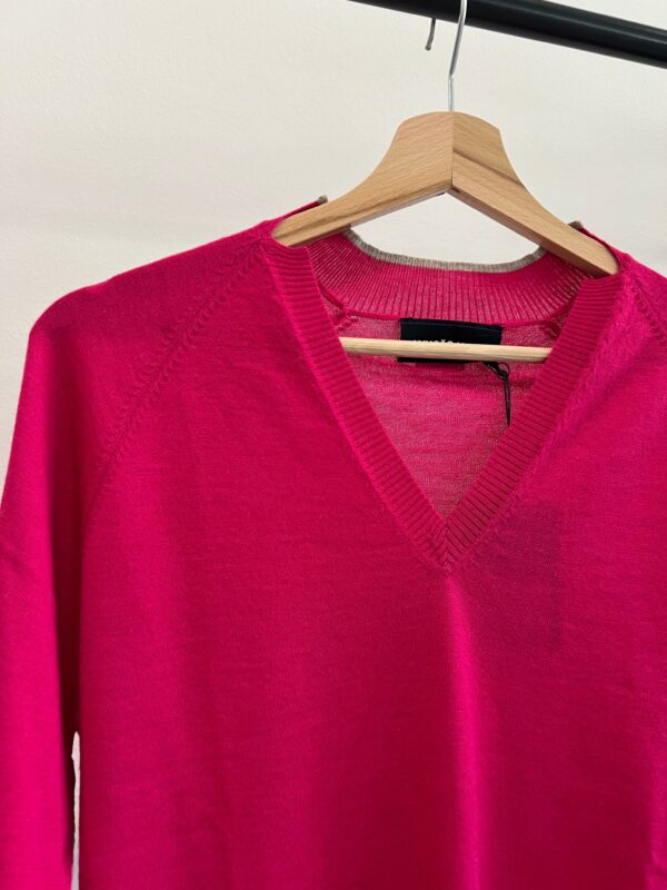 Maglia scollo a V  Over BASIC WHO*S WHO    NERA e FUCSIA - immagine 10