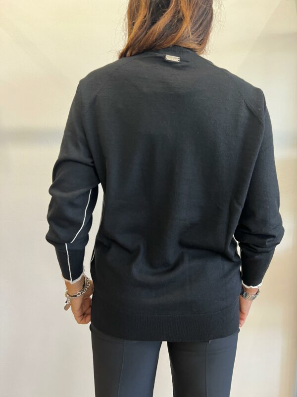Maglia scollo a V  Over BASIC WHO*S WHO    NERA e FUCSIA - immagine 5