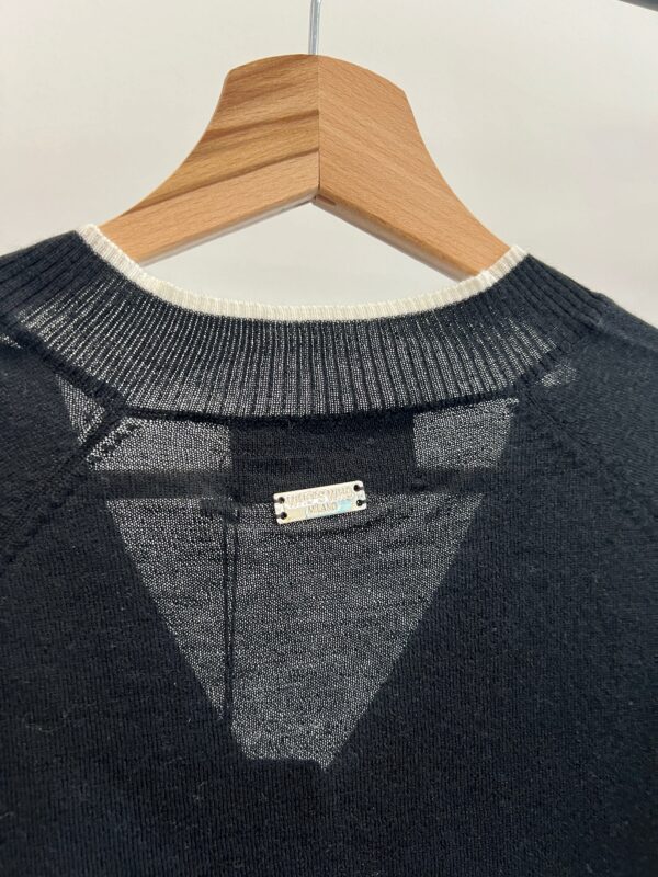Maglia scollo a V  Over BASIC WHO*S WHO    NERA e FUCSIA - immagine 3