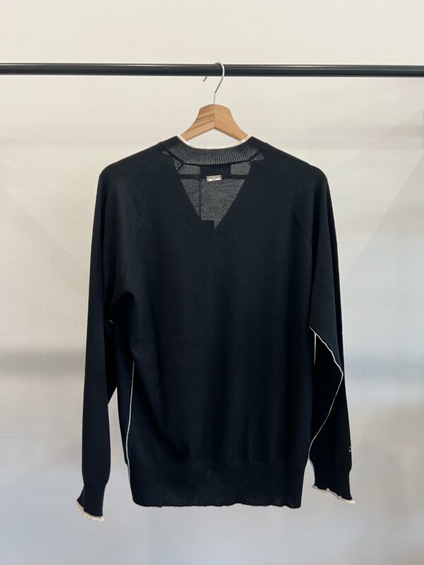 Maglia scollo a V  Over BASIC WHO*S WHO    NERA e FUCSIA