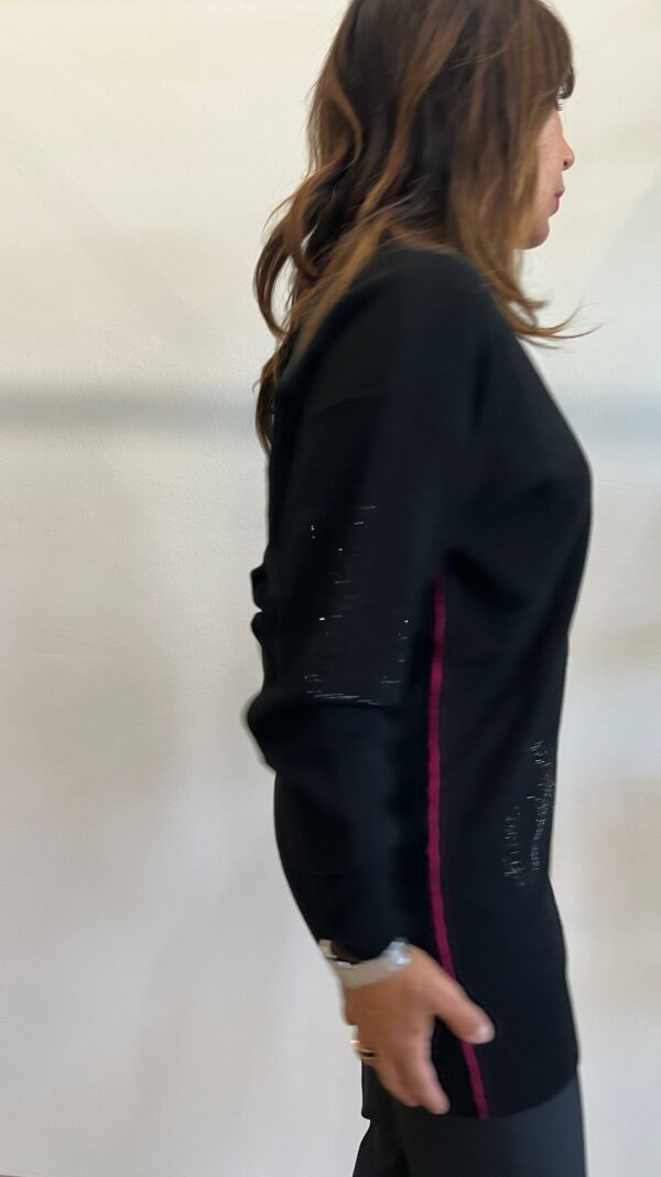 Maglia scollo a V  Over con Paillettes WHO*S WHO - immagine 12