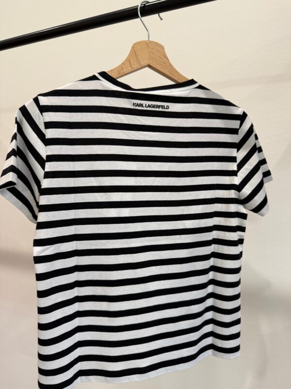 T-Shirt Karl Lagerfeld squadrata a righe con grafica IKON - immagine 5