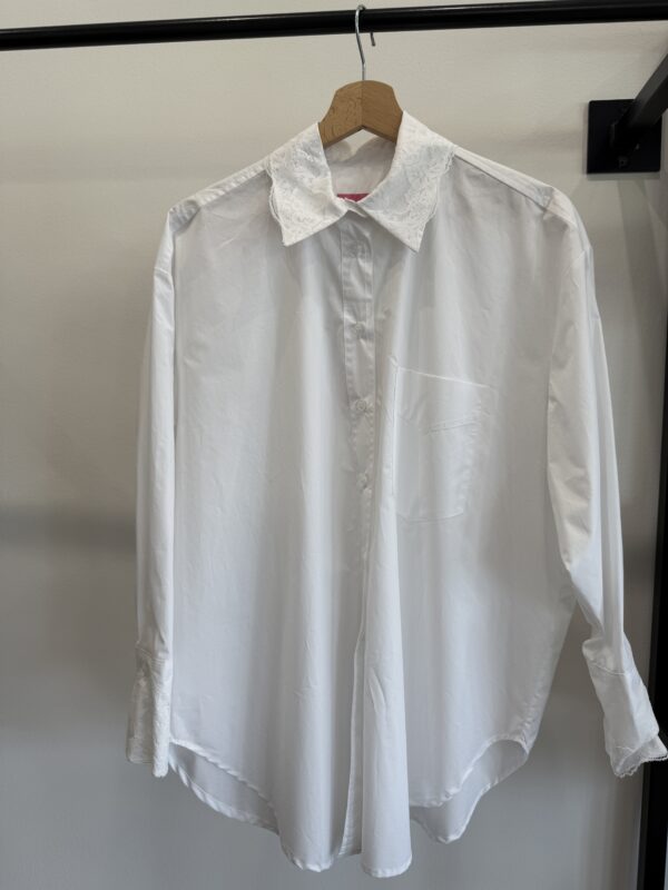 Camicia bianca con pizzo Pink Memories.