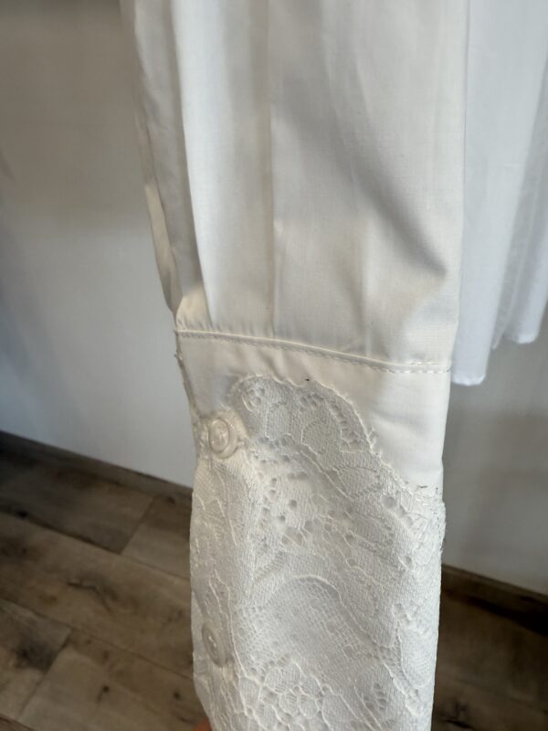 Camicia bianca con pizzo Pink Memories. - immagine 2