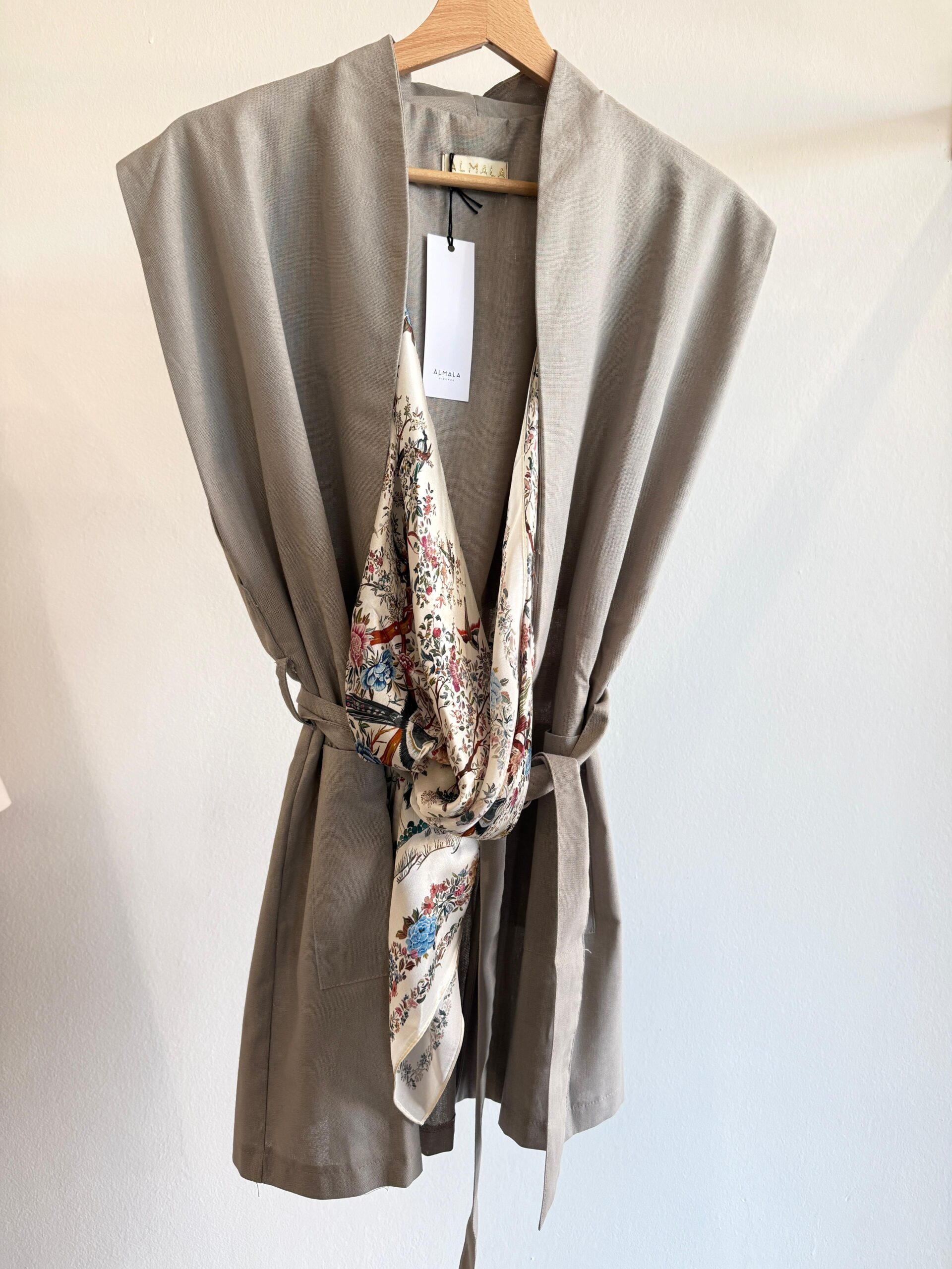 Gilet con foulard Àlmala - immagine 14