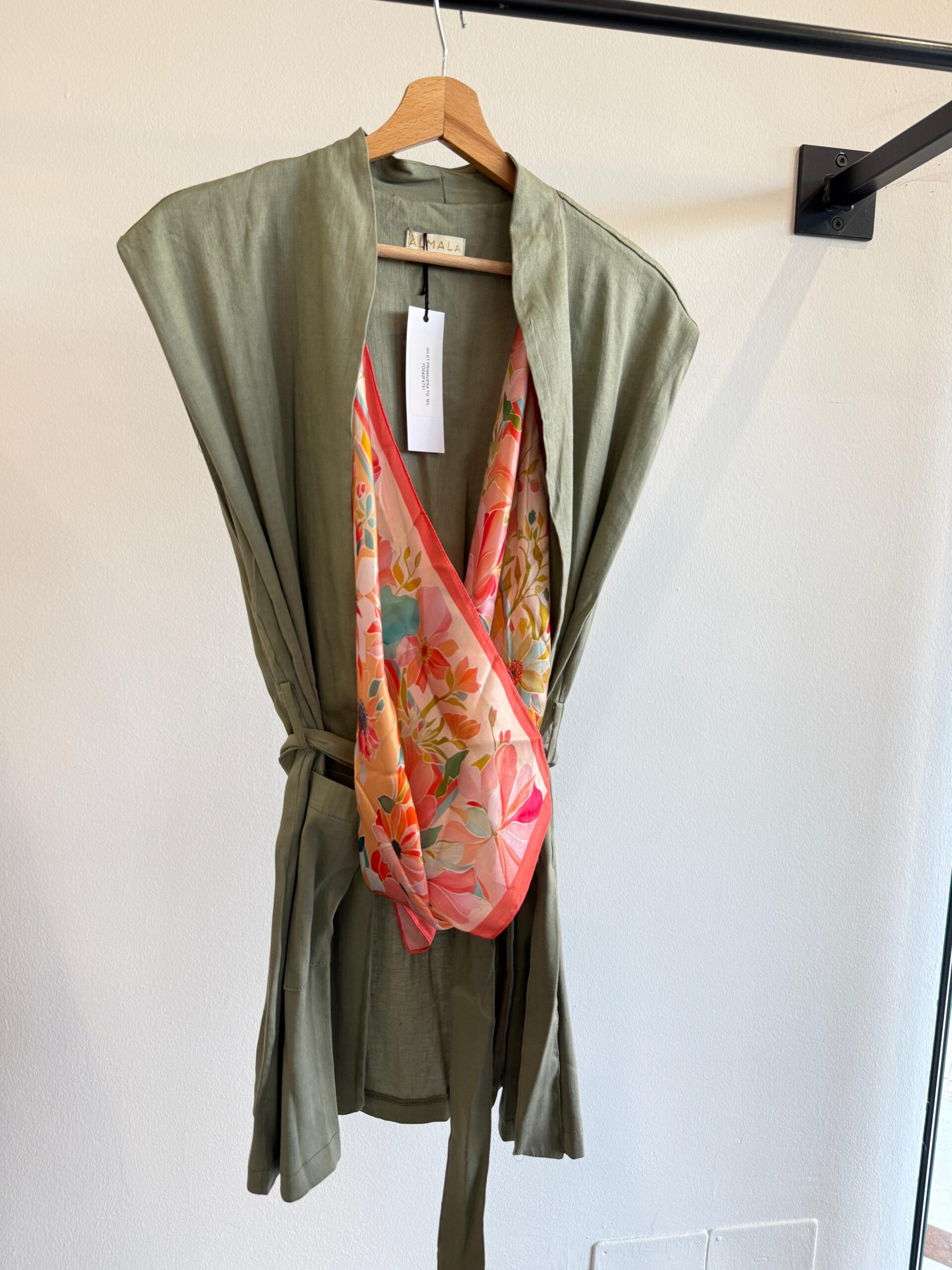 Gilet con foulard Àlmala - immagine 2